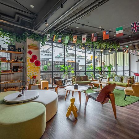 Light Hostel - Tainan Eksteriør bilde