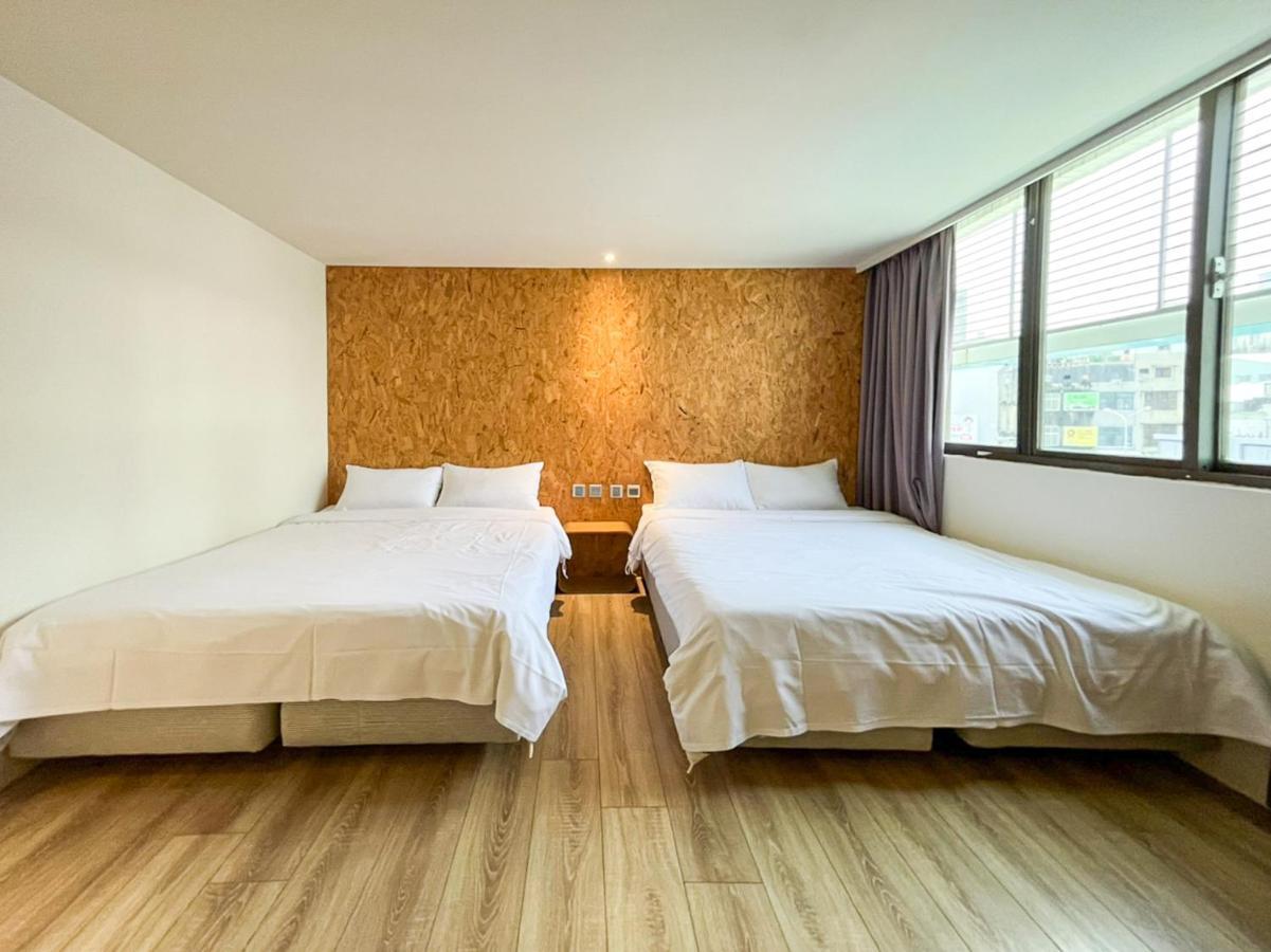 Light Hostel - Tainan Eksteriør bilde