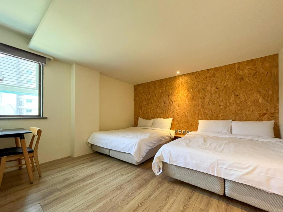 Light Hostel - Tainan Eksteriør bilde