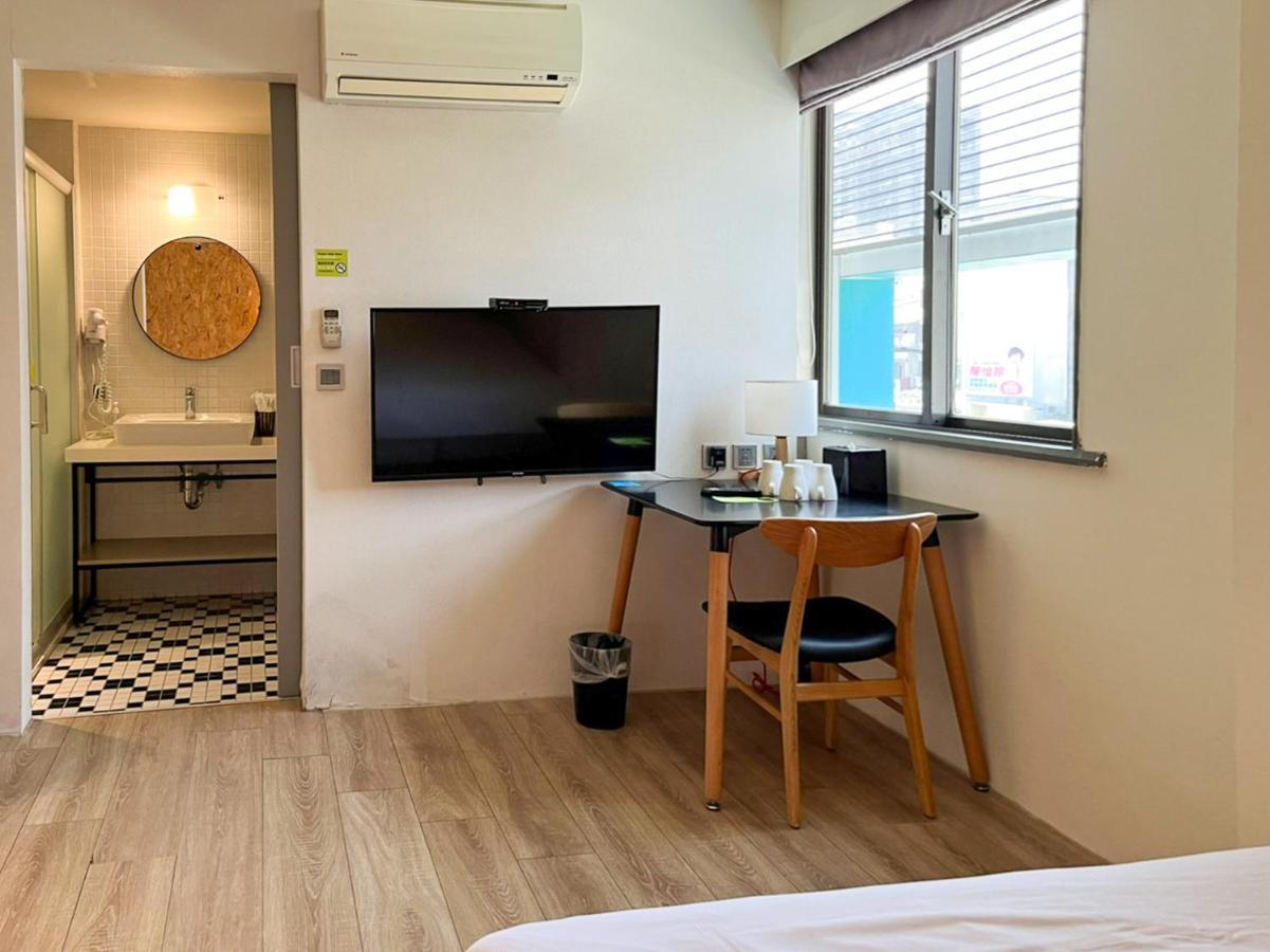 Light Hostel - Tainan Eksteriør bilde