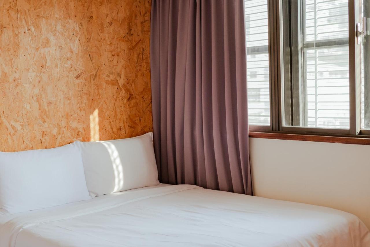 Light Hostel - Tainan Eksteriør bilde