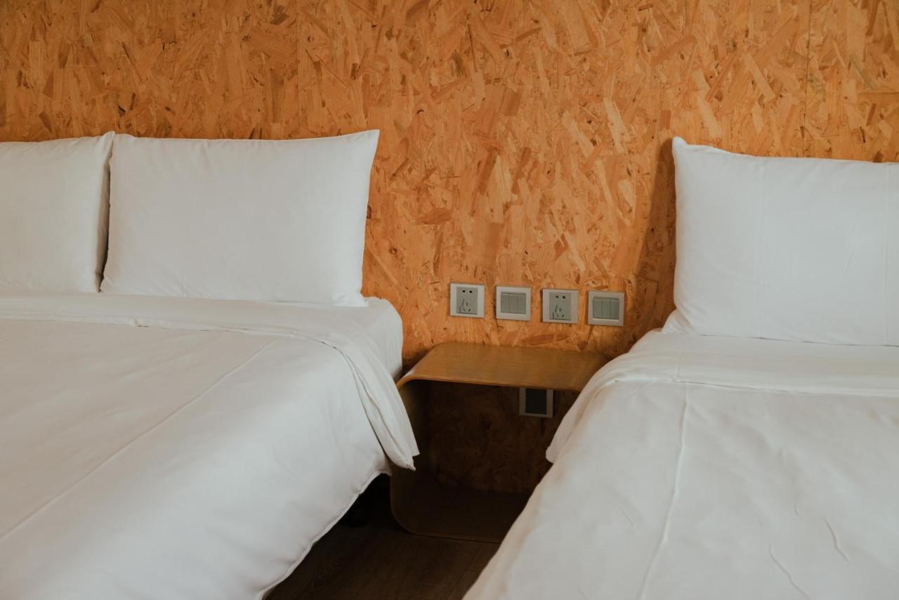 Light Hostel - Tainan Eksteriør bilde