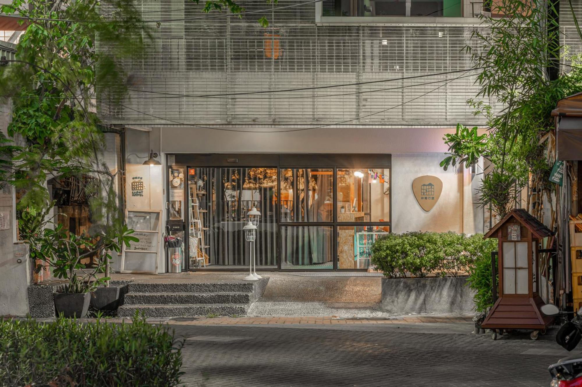Light Hostel - Tainan Eksteriør bilde