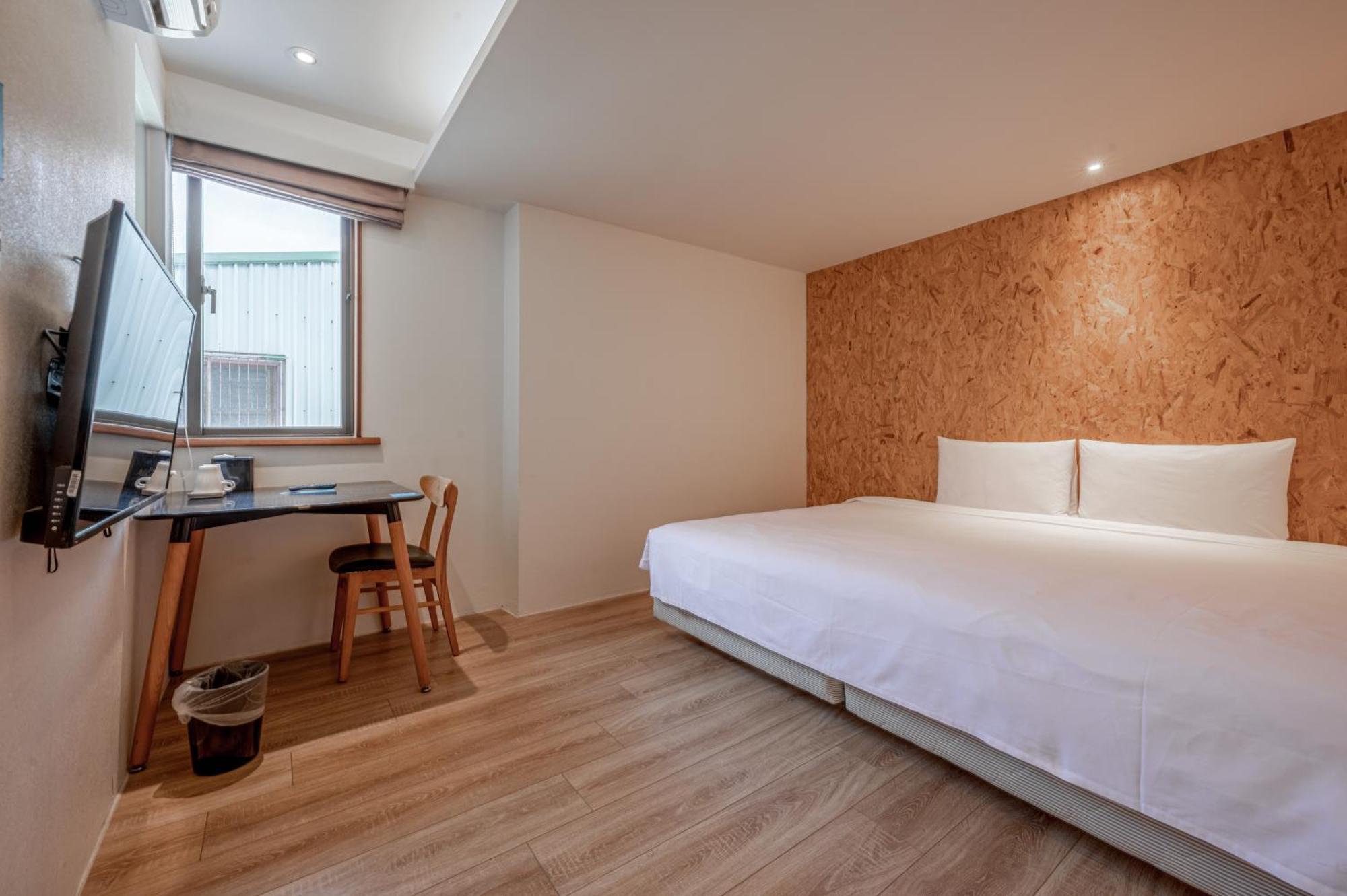 Light Hostel - Tainan Eksteriør bilde