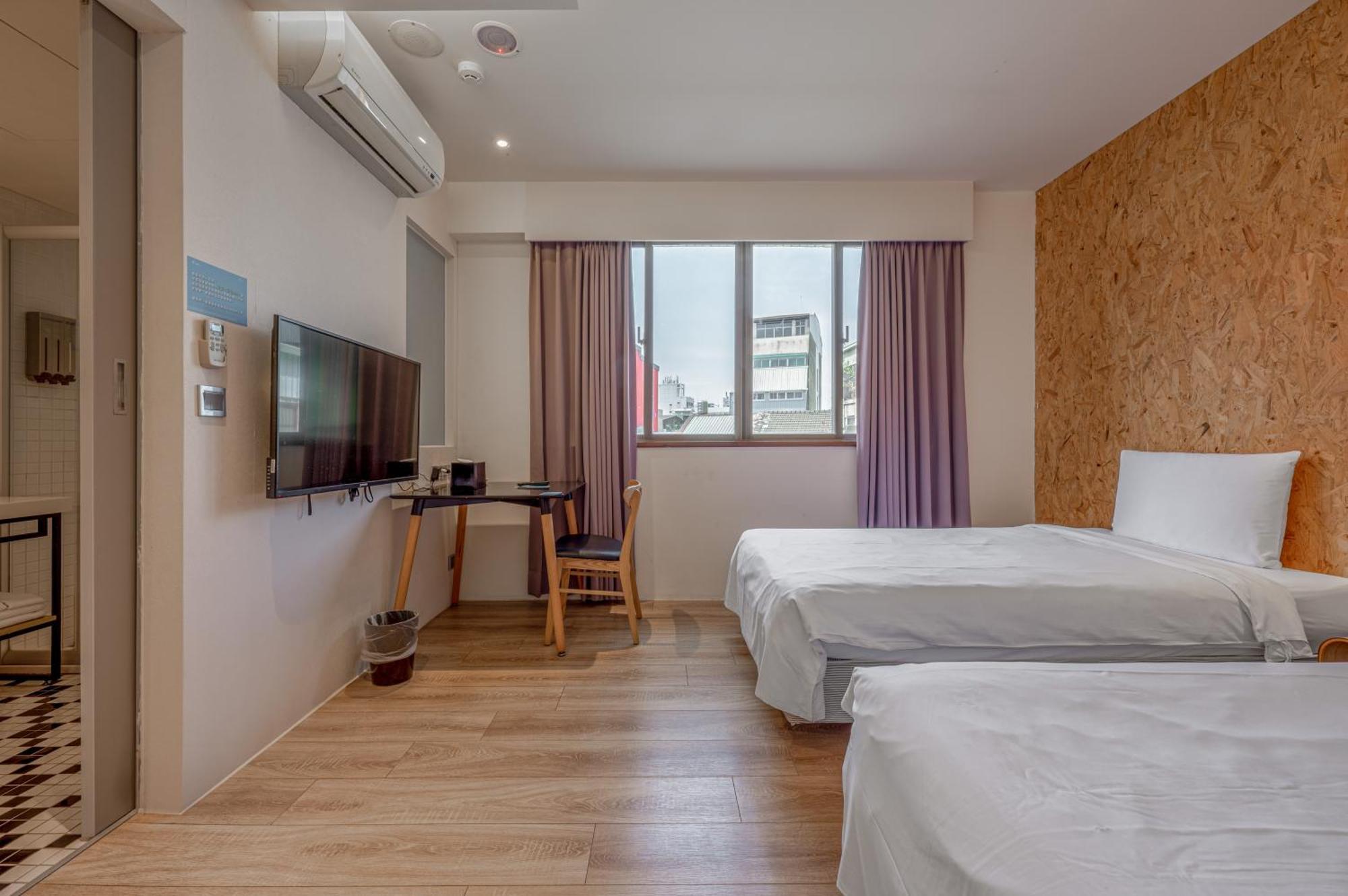 Light Hostel - Tainan Eksteriør bilde