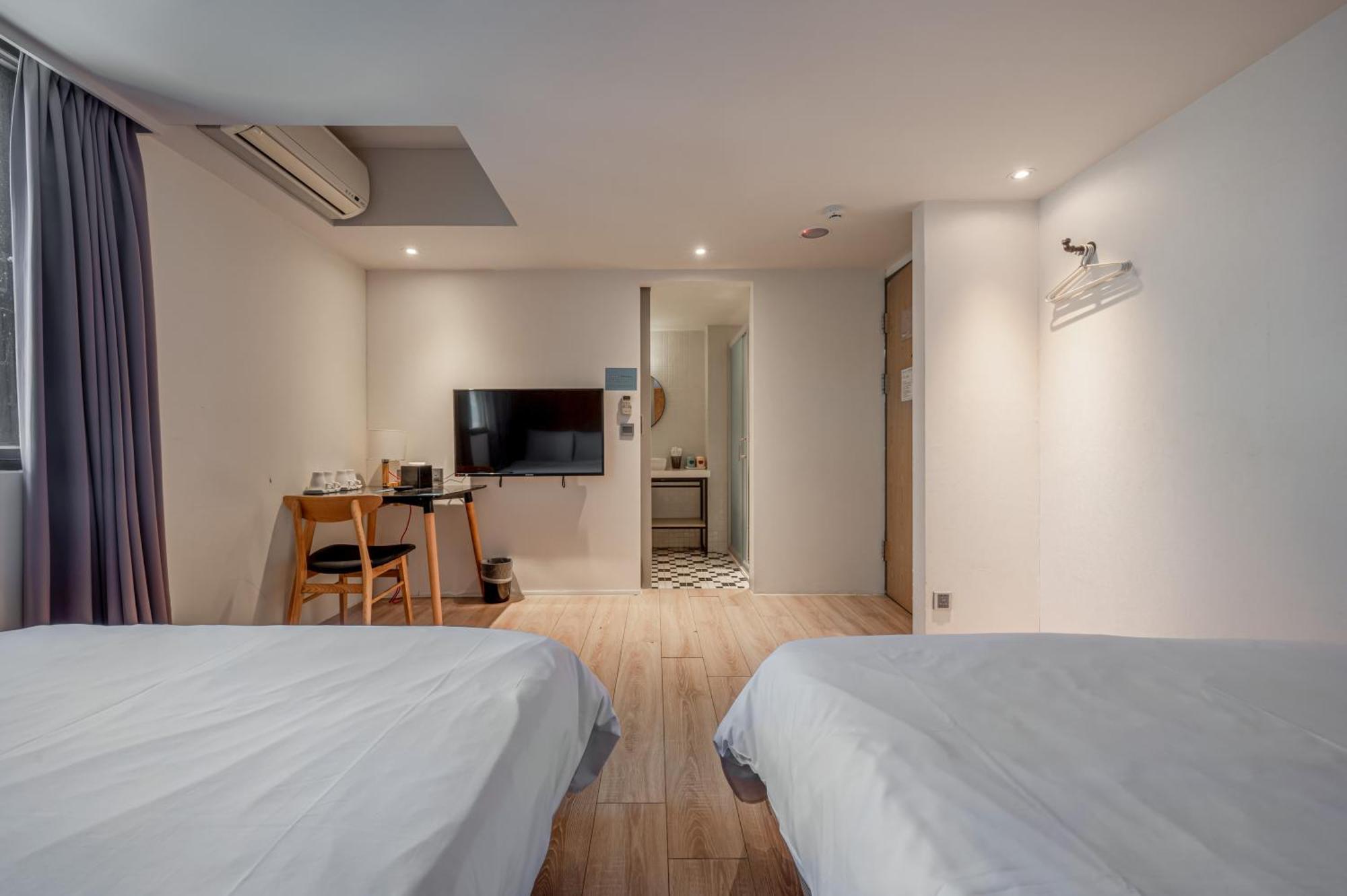 Light Hostel - Tainan Eksteriør bilde