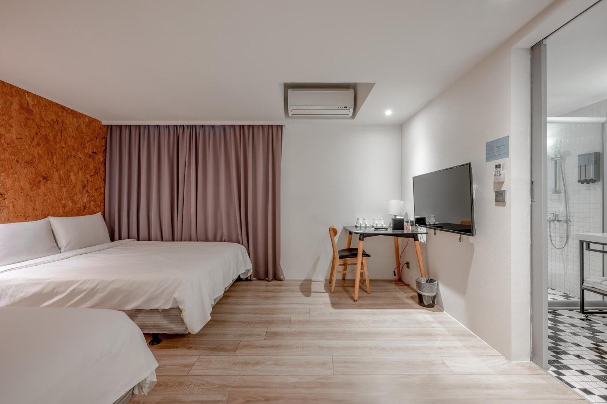 Light Hostel - Tainan Eksteriør bilde