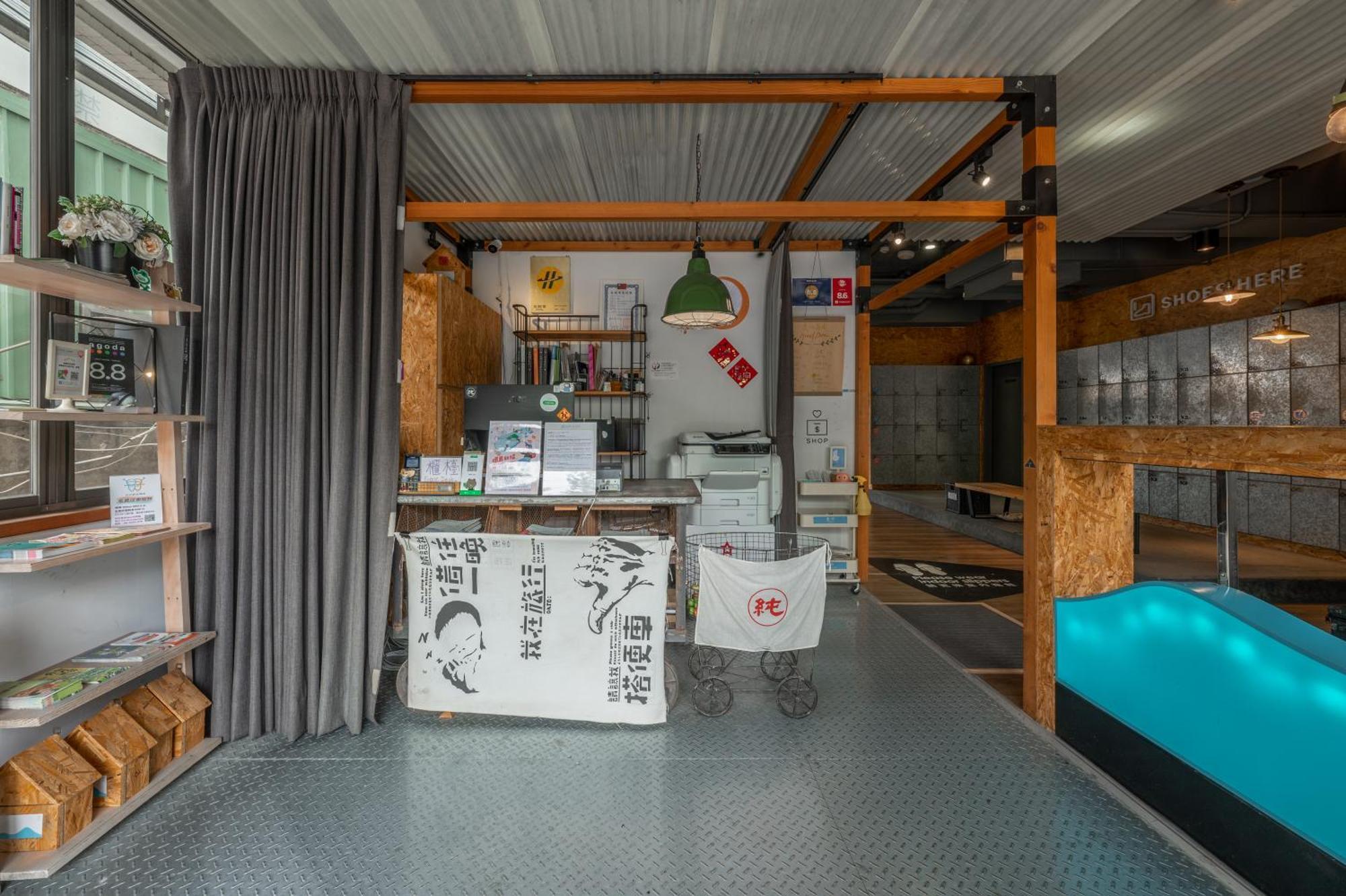 Light Hostel - Tainan Eksteriør bilde