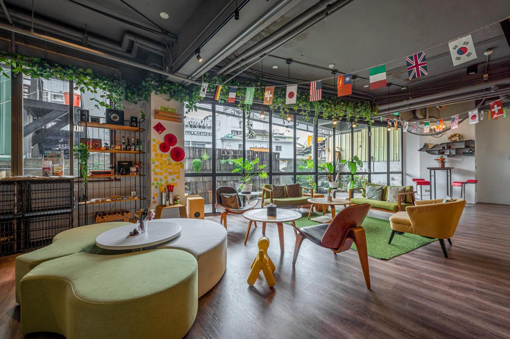 Light Hostel - Tainan Eksteriør bilde