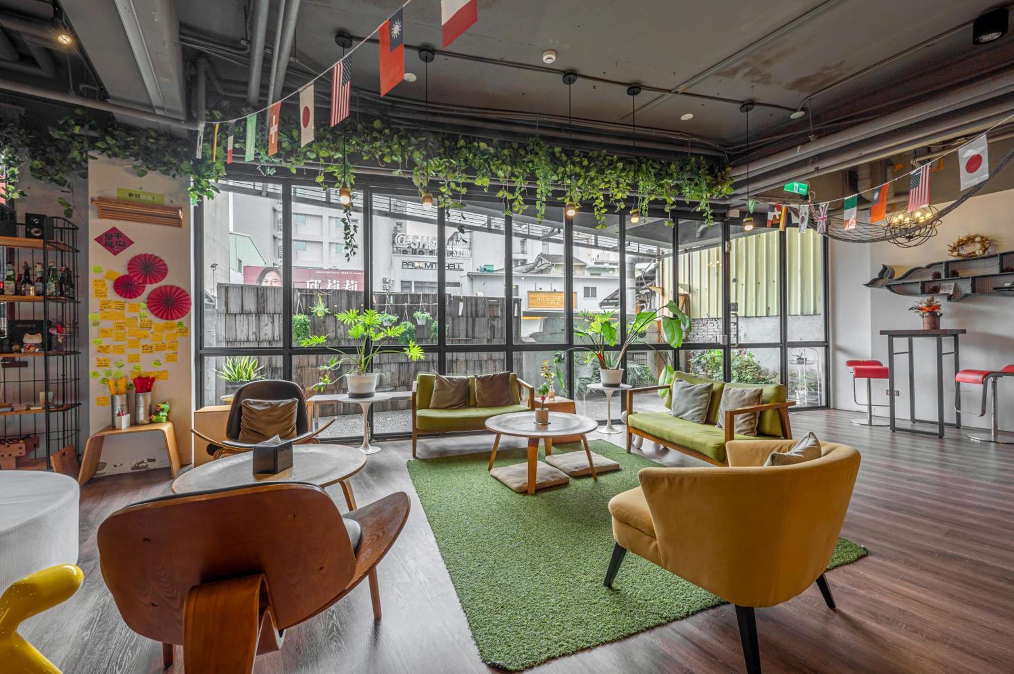 Light Hostel - Tainan Eksteriør bilde