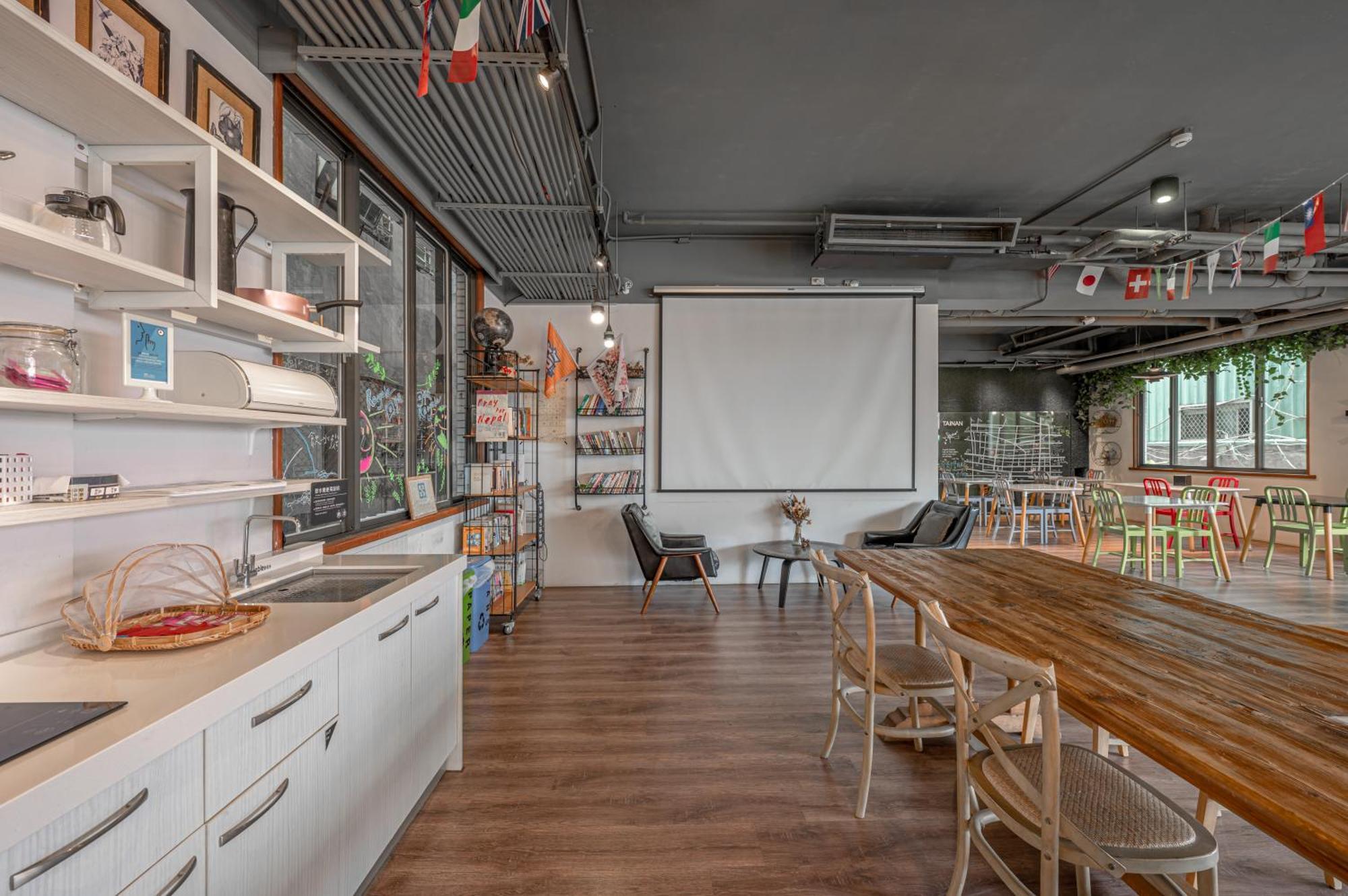 Light Hostel - Tainan Eksteriør bilde