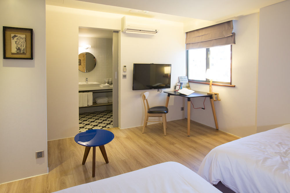 Light Hostel - Tainan Eksteriør bilde