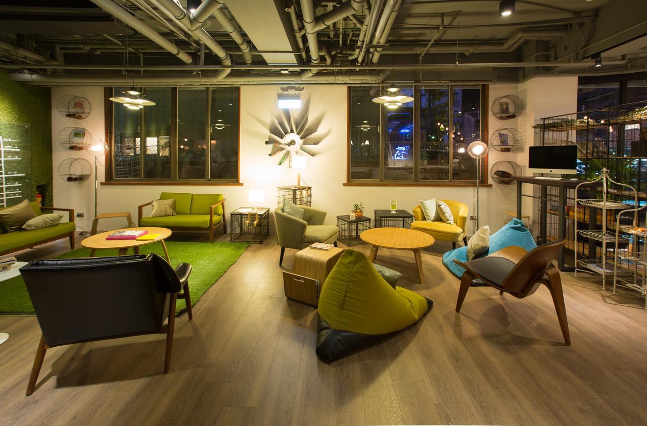 Light Hostel - Tainan Eksteriør bilde